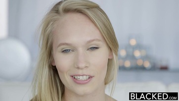 Fiatal 20 esztendős tini suna és a fekete lompos Thumb