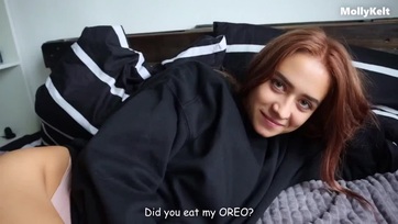 Buja tini picsa rácsücsül a mostohabátyója hatalmas faszára Thumb