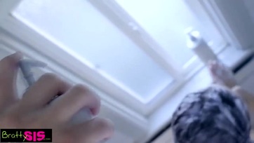 Szeximádó mostohahúgi szeret a fivére fütyülőjén táncolni Thumb