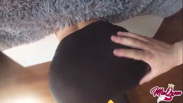 Basznivaló főiskolás lakótársnő beragad az ágy alá, én pedig rendesen megfarkalom kutya pózban Thumb