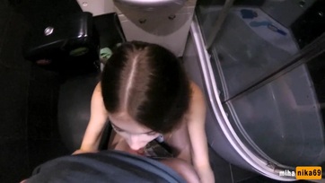 Amatőr bige a wcben cumizza a kékerest Thumb