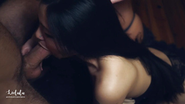 Vadóc tini csajok imádnak falloszt szopogatni - amatőr pornóvideó Thumb