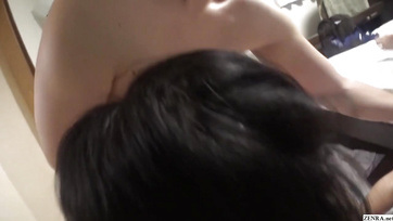 Ázsiai mamucik egy bazinagy gangbang-ben Thumb