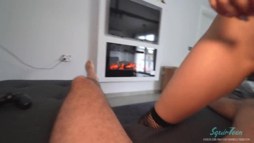 A könnyelmű nevelő anyucikám felhúzta a gumit a faszomra és gondosan megugrálta Thumb