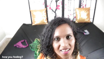 A sexy india anyácska rájött hogy a mostoha kölyke teletüzelte a tangáját Thumb