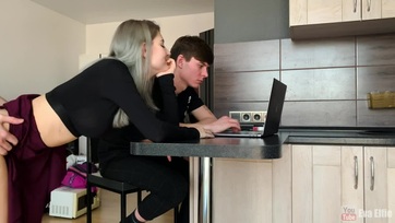 A spiné csávója mellett gyömöszölte szét a kis ribi pinácskáját és tüzelte össze az ari arcát Thumb