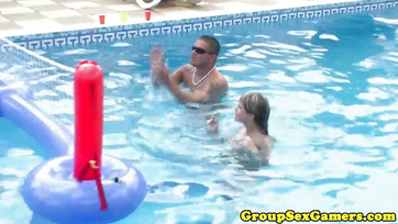 Ezek a szexi hazai ribik örömmel dugnak a haverjaik előtt Thumb